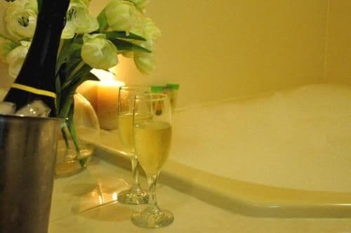 Queen Suite with Spa Bath
