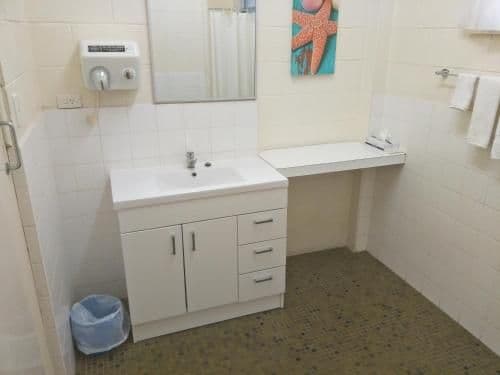 Three Bedroom Apartment ( 7 Adults + up to 8 Children Non Pet Friendly)