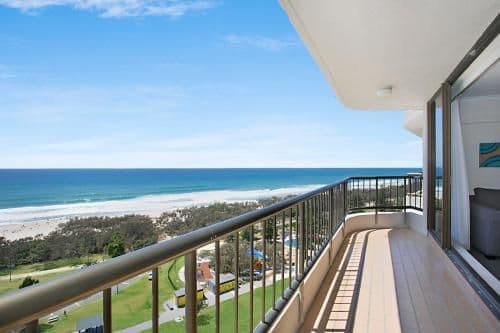 One-Bedroom Apartment with Balcony and Ocean View