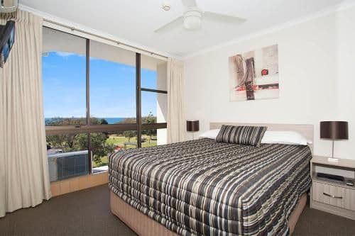 One-Bedroom Apartment with Balcony and Ocean View