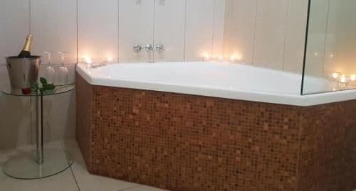 Studio with Spa Bath