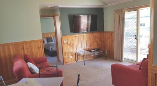 Two-Bedroom One-Bathroom Self-Contained Spa Cottage