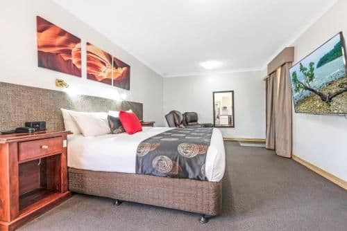 King Suite with Spa Bath