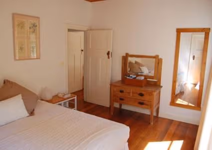 Riverbank Three-Bedroom Cottage - Split Level