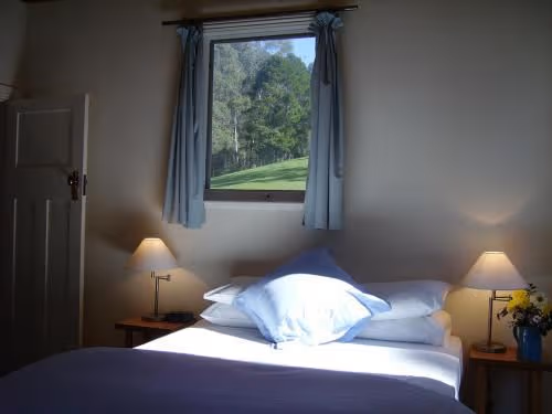 Riverbank Three-Bedroom Cottage - Split Level