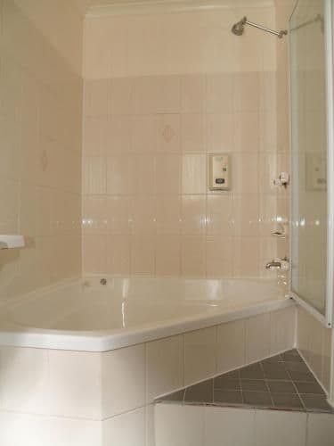 Deluxe Queen Room with Spa Bath