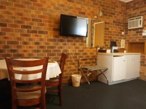 Deluxe Queen Room with Spa Bath