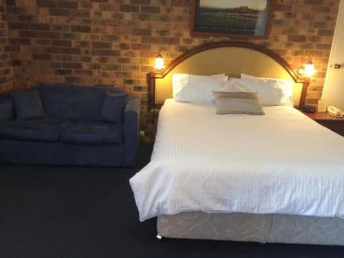 Deluxe Queen Room with Spa Bath