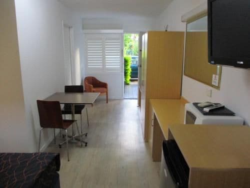 Standard Queen Room - Pet Friendly