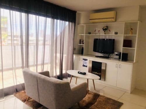 Deluxe One-Bedroom Apartment