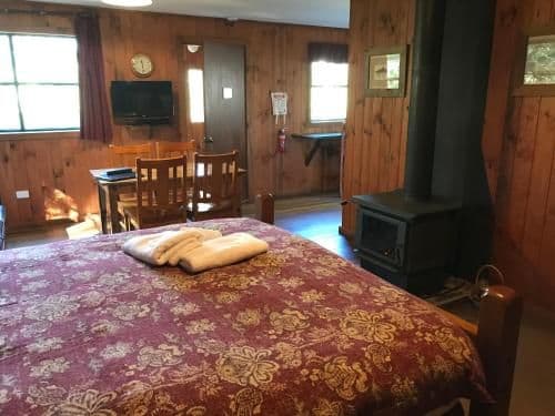 Tallow-wood Spa Cabin