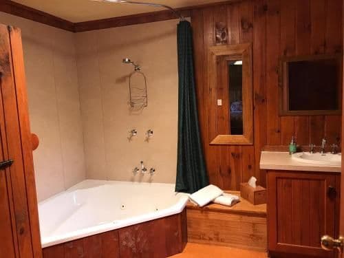 Tallow-wood Spa Cabin