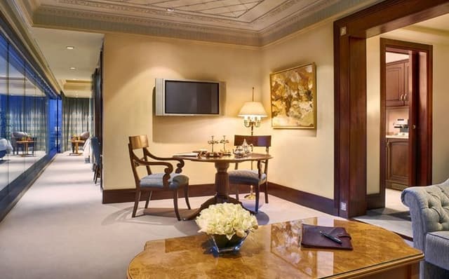 SUITE EXECUTIVE