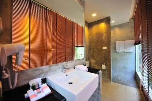 Pool Access Room