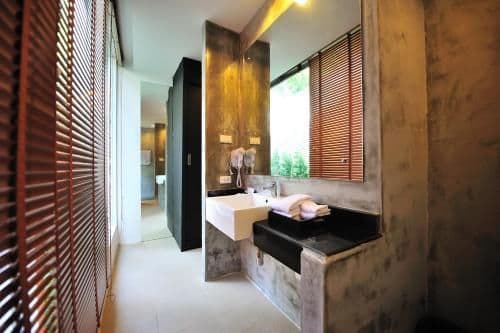 Pool Access Room