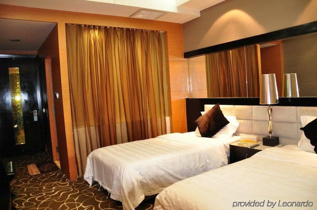 Yaklai Holiday Hotel