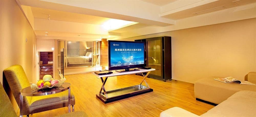 Yuzhou Camelon Hotel