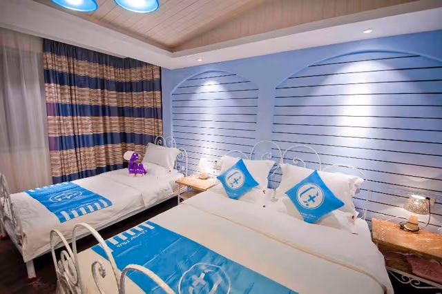 FAMILY ROOM TWO BEDS