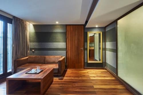 Suite L