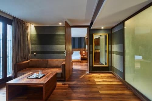Suite L