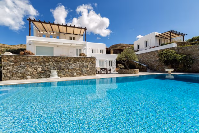 VILLA FIVE BEDROOMS WITH PRIVATE POOL