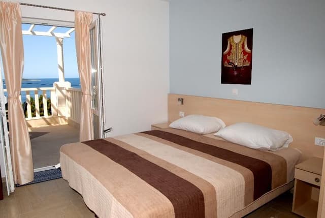 APARTMENT TWO BEDROOMS WITH TERRACE