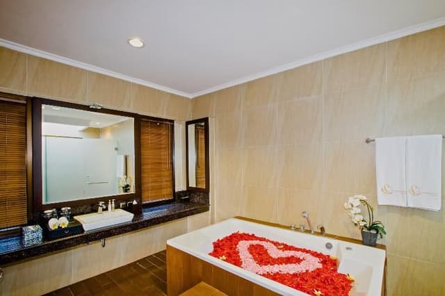 VILLA THREE BEDROOMS