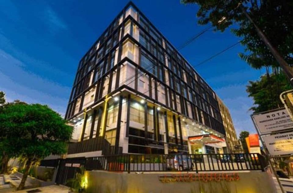 D' HOTEL