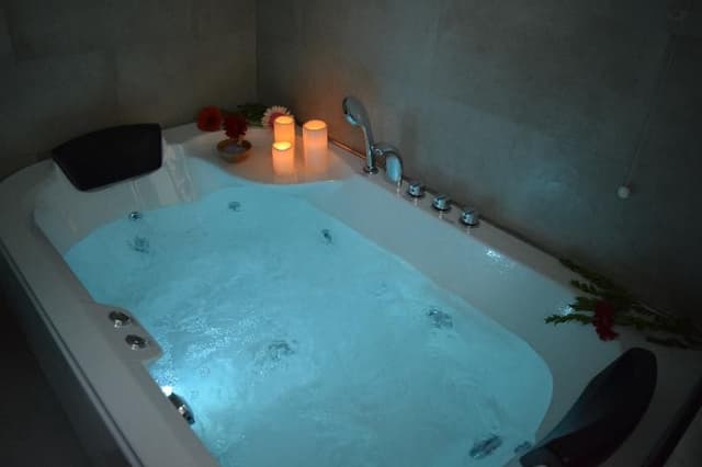 JUNIOR SUITE WITH JACUZZI