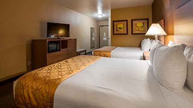 Room TWO QUEEN BEDS