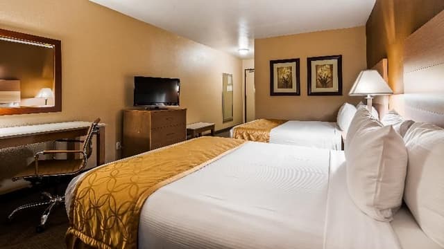 Room TWO QUEEN BEDS