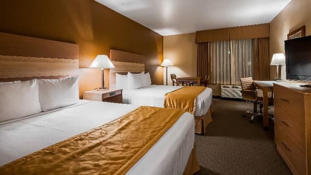 Room TWO QUEEN BEDS
