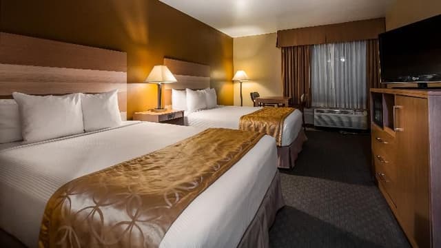 Room TWO QUEEN BEDS