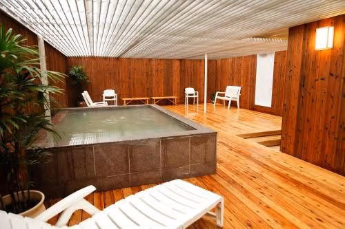 Deluxe Capsule Room - Male Only