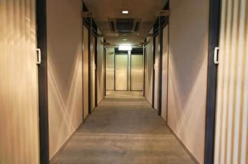 Deluxe Capsule Room - Male Only