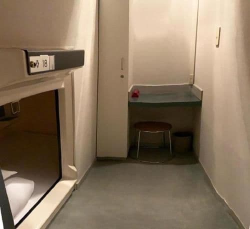 Deluxe Capsule Room - Male Only
