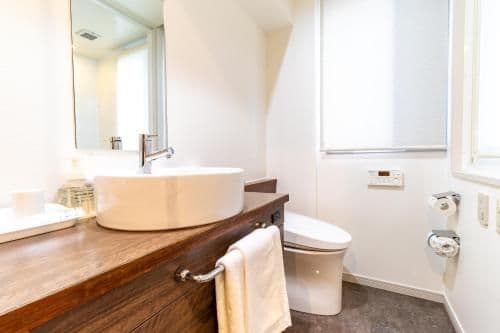 Single Room with Private Bathroom - Non-Smoking