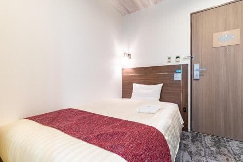 Single Room with Private Bathroom - Non-Smoking