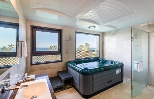 Royal Suite with Spa Bath