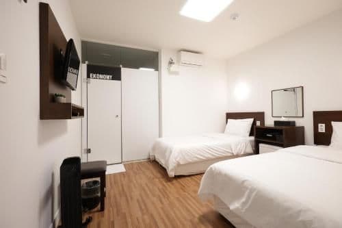 Twin Room with Private Bathroom