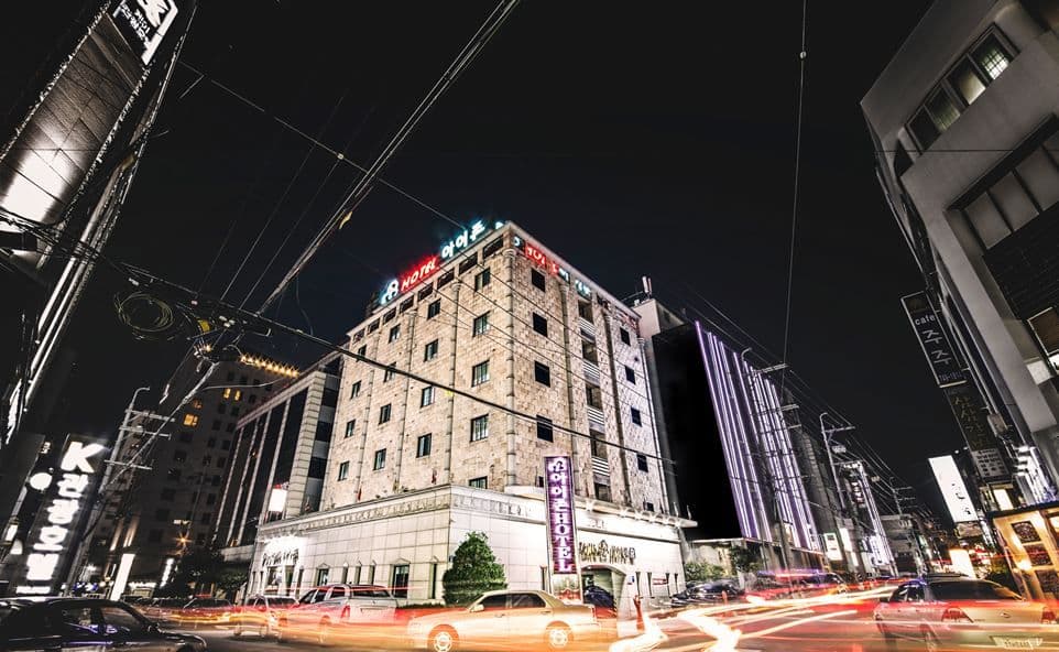 Hotel I-Zone