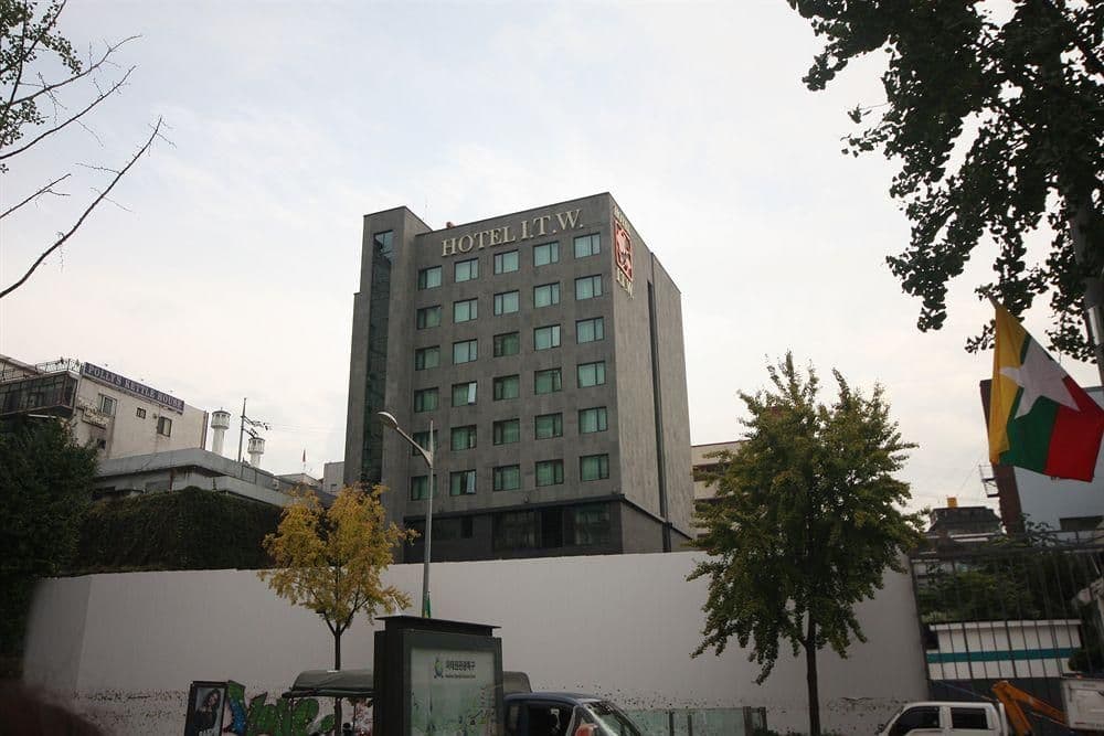 I.T.W. Hotel