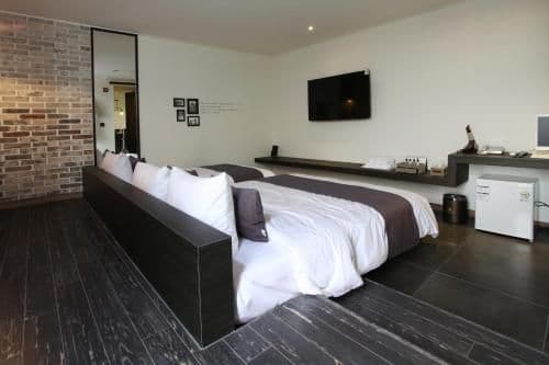 Deluxe Queen Suite