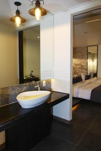 Deluxe Queen Suite