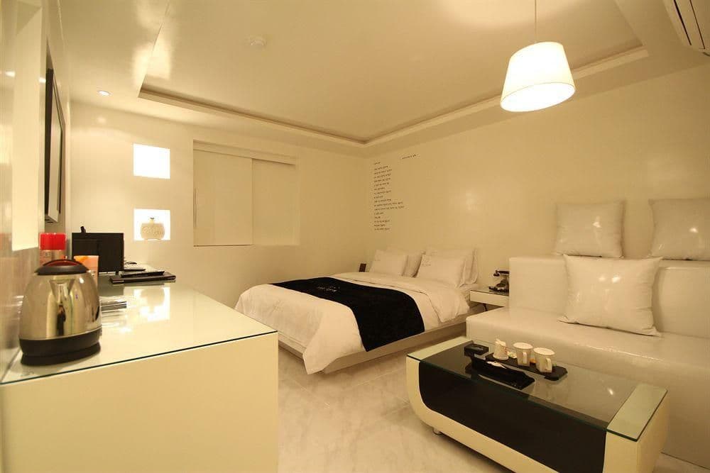 The Sun Hotel