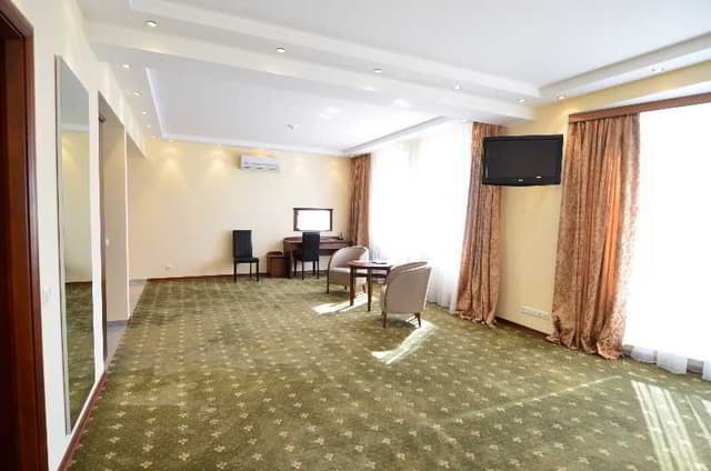 SUITE CAPACITY 2