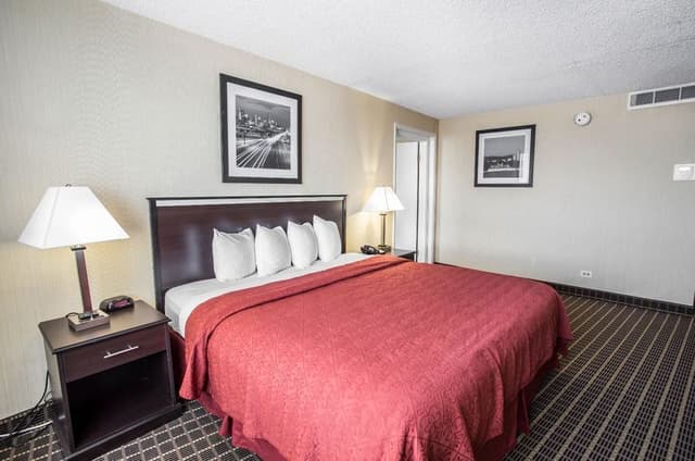 DOUBLE DELUXE KING BED
