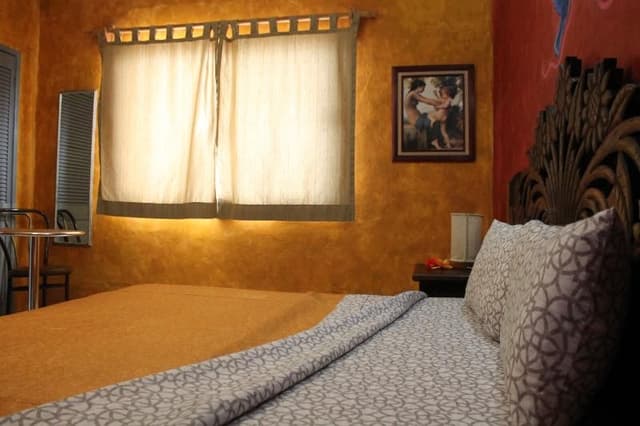 DOUBLE EXECUTIVE KING BED