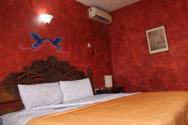 DOUBLE EXECUTIVE KING BED