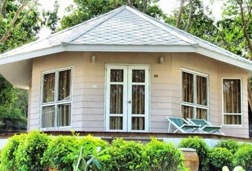 Deluxe Beachfront Cottage